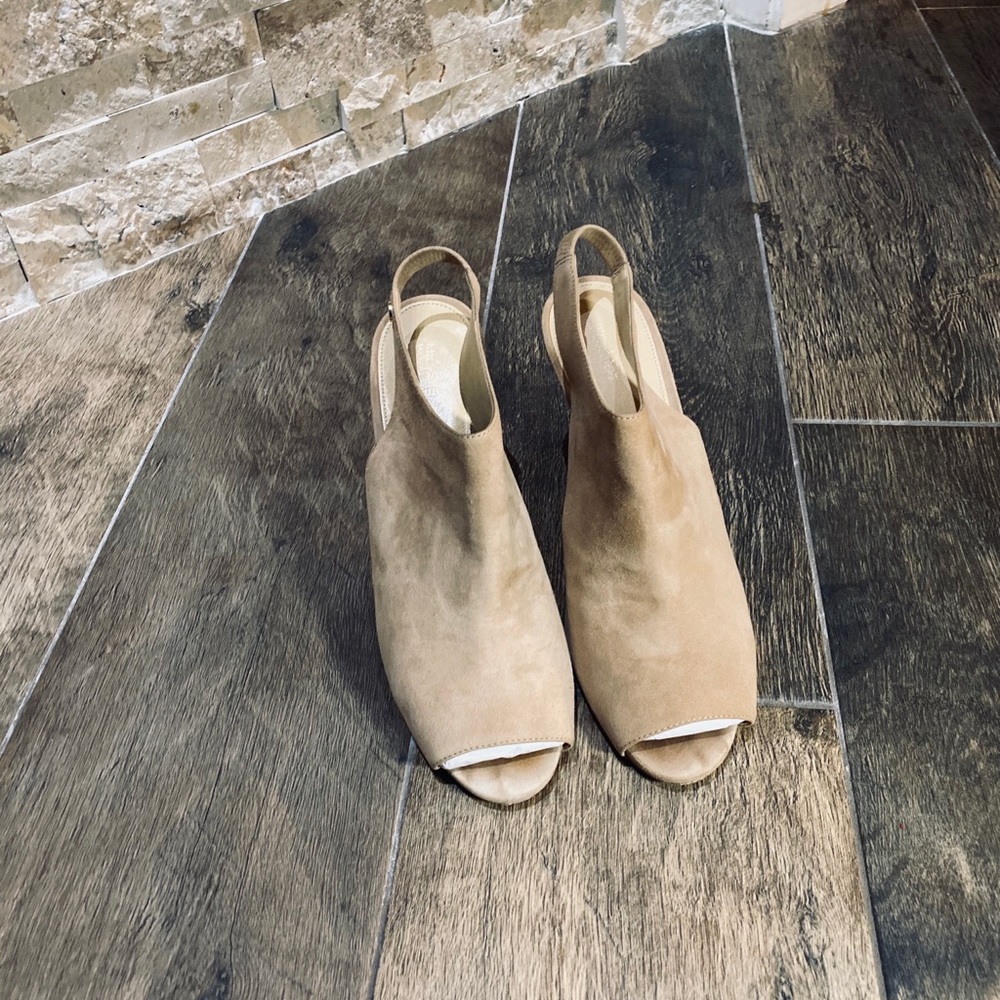 Micheal KOR’s heels